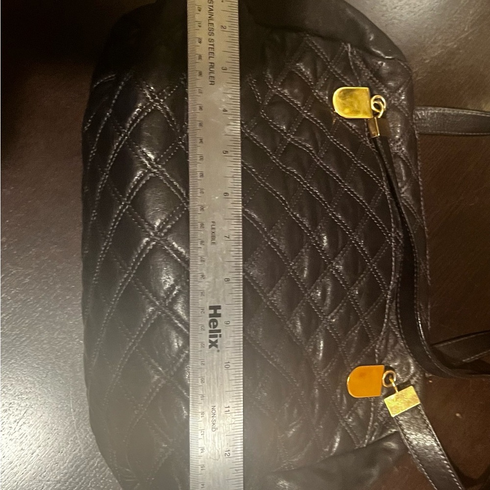 Marc Jacobs quilted black leather handbag in great condition. Gold hardware. - Picture 12 of 14
